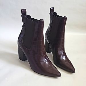 NWB Steve Madden Brown Croc Belong Boots, Women's size 8.5
